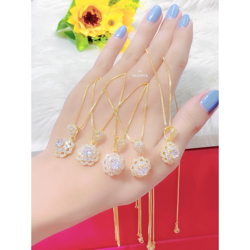 M1030126 Mặt dây chuyền hình kim cương nữ UHA mạ vàng 18K kiểu dáng sang trọng