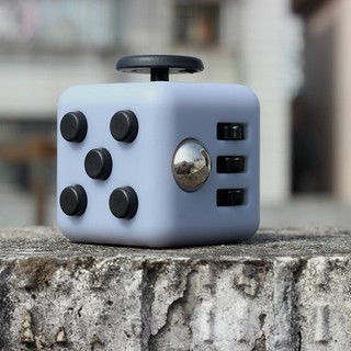 Fidget Cube: thiết bị giúp tập trung làm việc