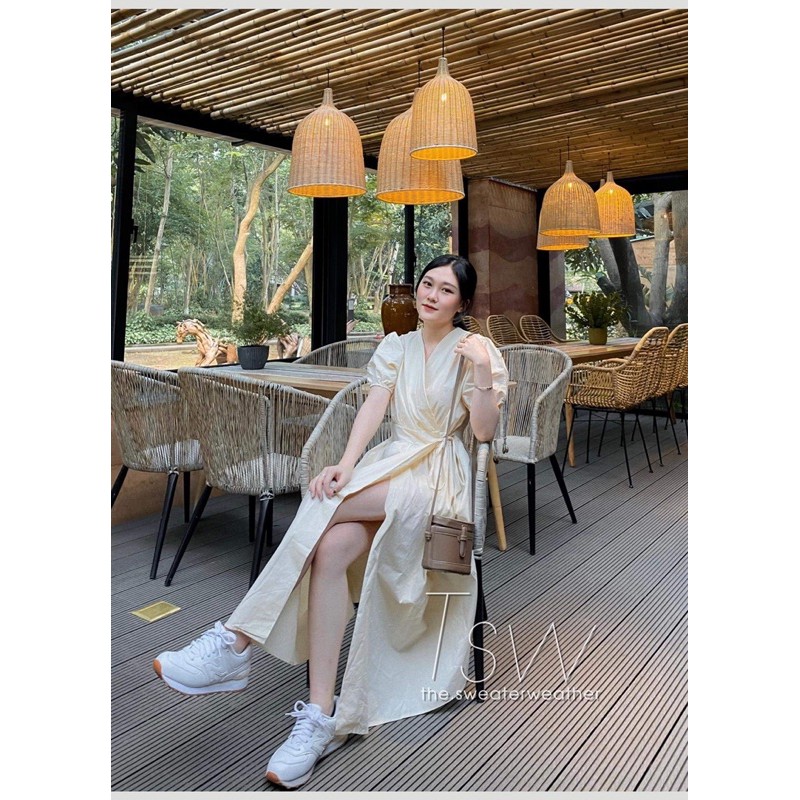 [Mã SKAMA06 giảm 8% tối đa 50K đơn 250K] Váy maxi vạt chéo buộc lệch tay bồng dáng dài ( Ảnh thật ) | BigBuy360 - bigbuy360.vn