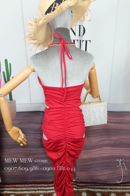 Đầm body khoét hông mẫu bao đụng hàng luôn ạ 😍😍3.34