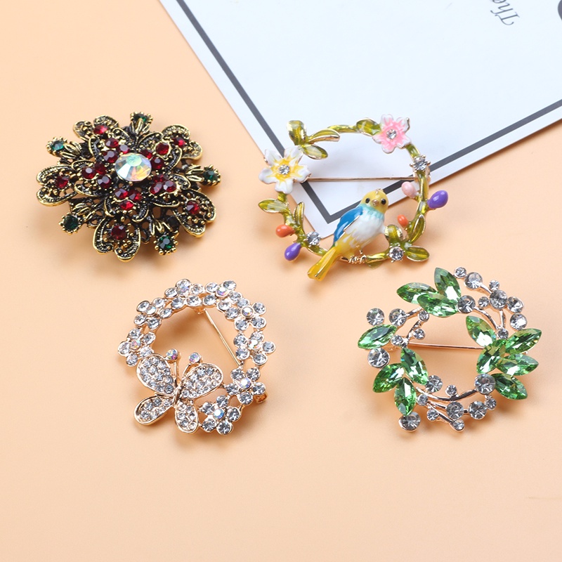 Trâm Cài Áo Hình Vòng Hoa Và Bướm Bằng Đá Thời Trang