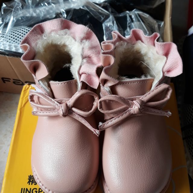 Giày boot lông và giày slipon cho bé iu. Vui lòng chat để check size