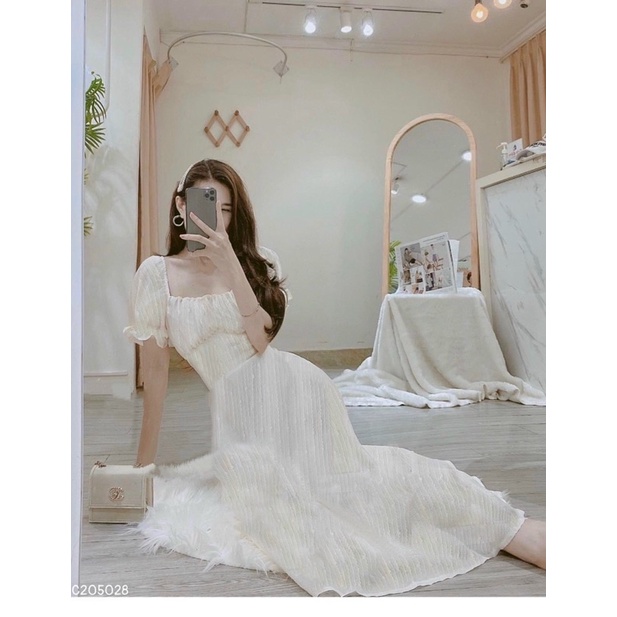 Đầm ren kem midi hở lưng ánh kim VIBED