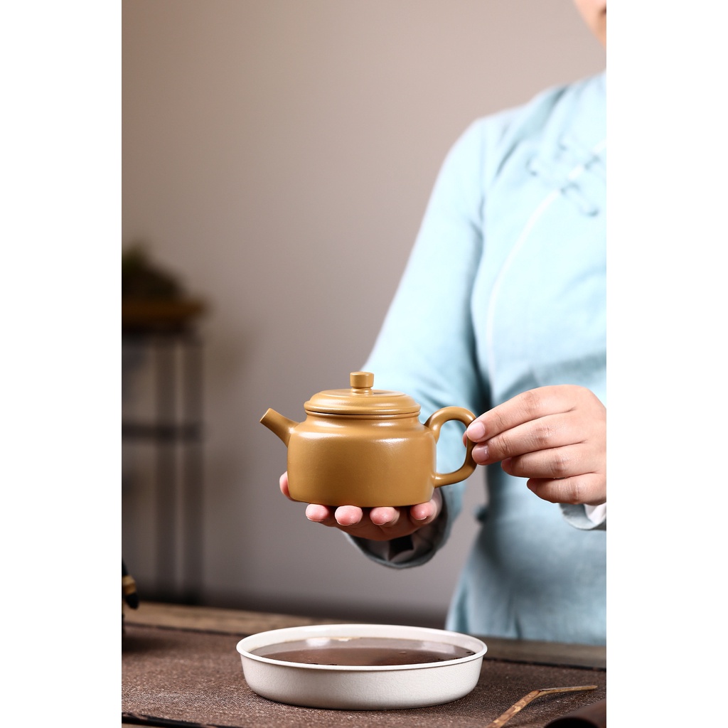 Ấm Tử Sa Nghi Hưng Đức Chung 250 ml (Hoàng Kim Chu Nê)