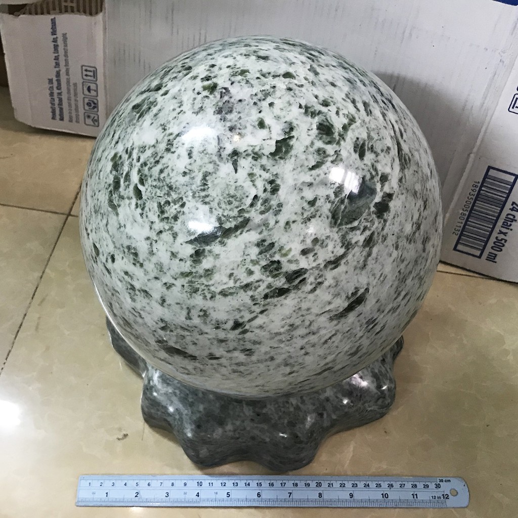 Cầu bi đường kính 26 cm xanh lá nặng 26 kg đá tự nhiên của VN cho người mệnh Hỏa và Mộc ( giá hạt dẻ)