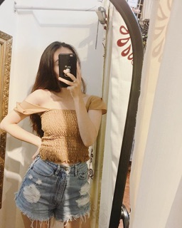 Áo top bẹt vai