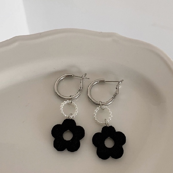 Khuyên tai hình bông hoa nhỏ đính ngọc trai phong cách mùa thu đông trẻ trung