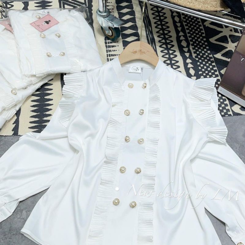 Áo sơ mi trắng tay bèo cúc đồng sang chảnh