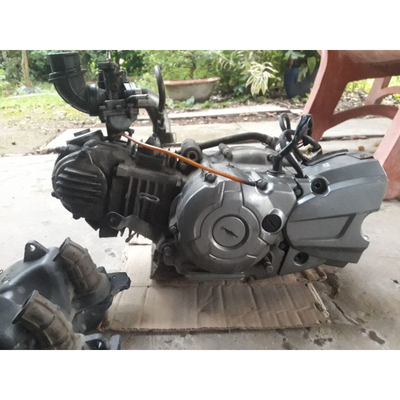 Nguyên cục máy ya sirius.rin rã xe.nguyên xi.chưa bung.còn được.có luôn bộ bình xăng con rin.