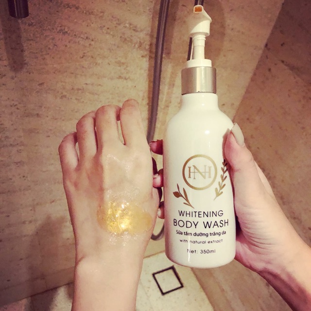 Sữa tắm dưỡng trắng da