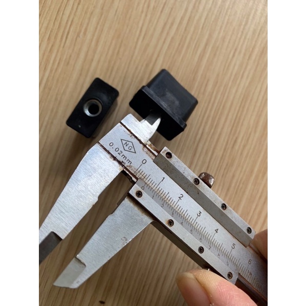 Nút chân 13x26 êcu 6