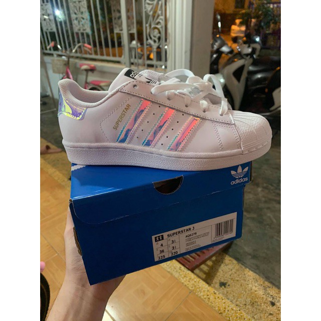 (Video cận cảnh) Giày thể thao sneaker superstar sọc hologram