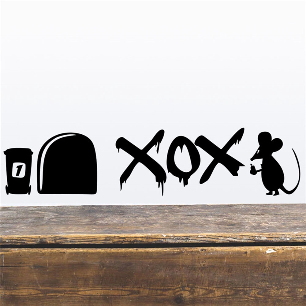 Miếng dán tường hình hang chuột dùng trang trí cầu thang góc tường độc đáo DIY