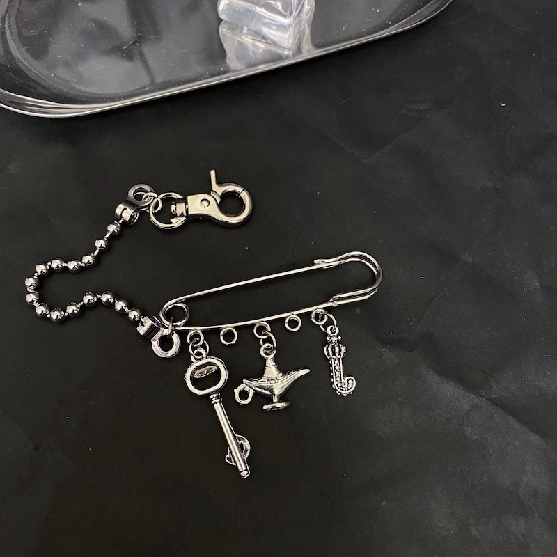 Ghim Cài Áo Hình Đèn Thần Kỳ 22189 Thời Trang Cá Tính Dành Cho Nam Nữ