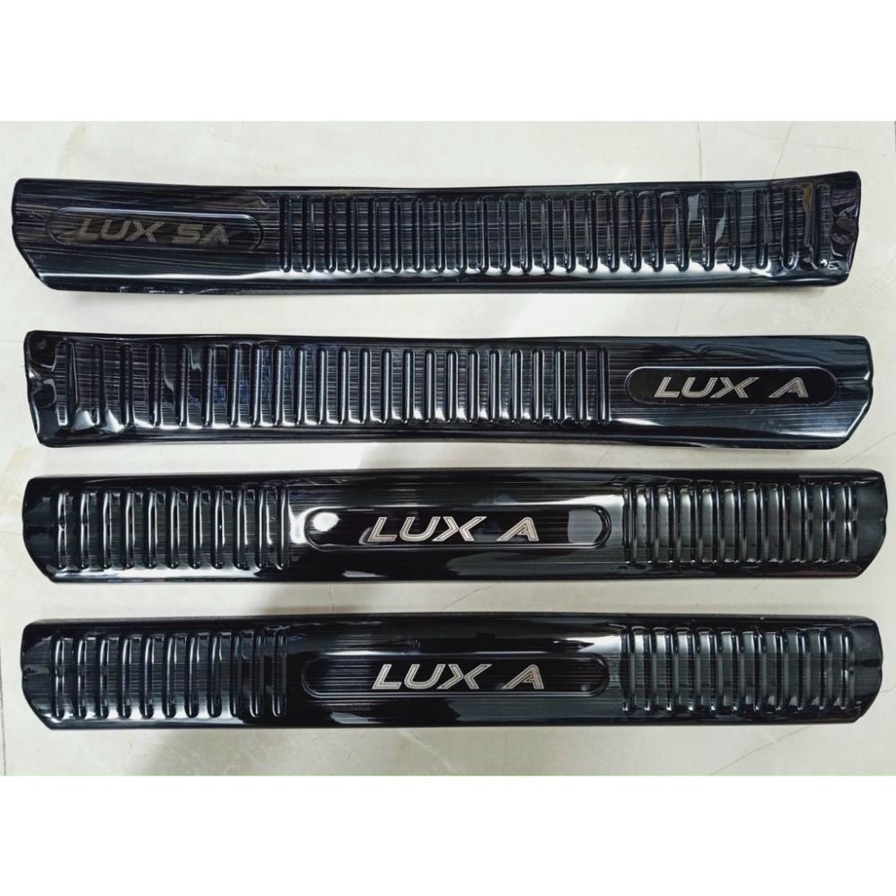 Ốp Bậc Cửa Trong Vinfast LUX A Mẫu Titan và inox  Cao Cấp, Có Sẵn Keo Dán 3M