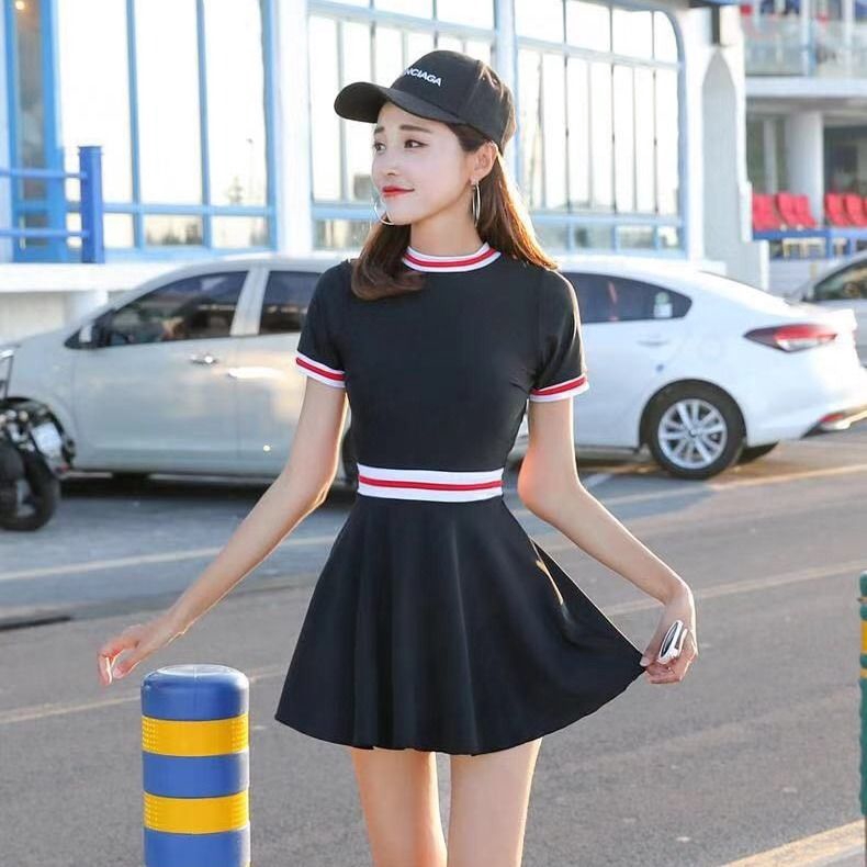 Đồ bơi kiểu dáng thanh mảnh kín đáo kiểu Hàn dành cho nữ sinh | BigBuy360 - bigbuy360.vn