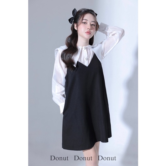 Set váy yếm đen mix áo tơ trắng
