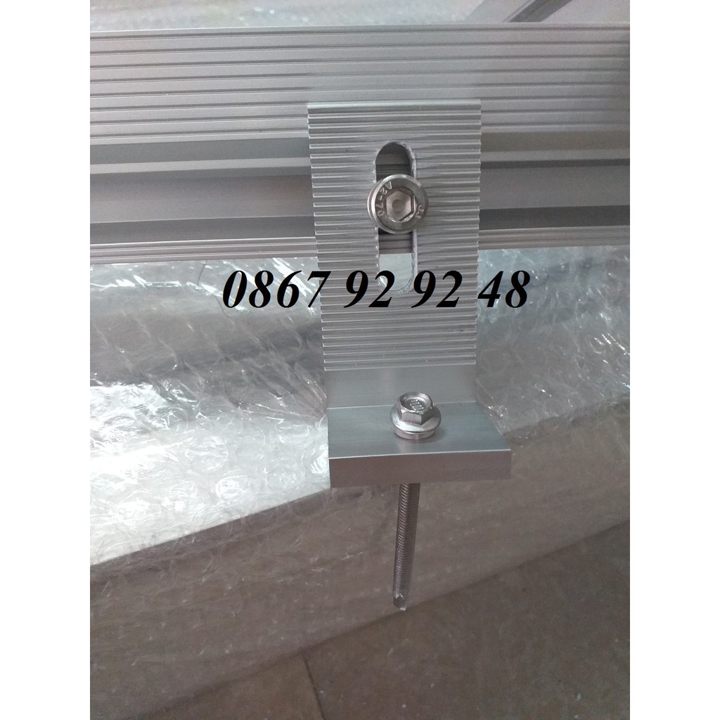 Gá  L bắt mái tôn có bulong vít bắt tôn