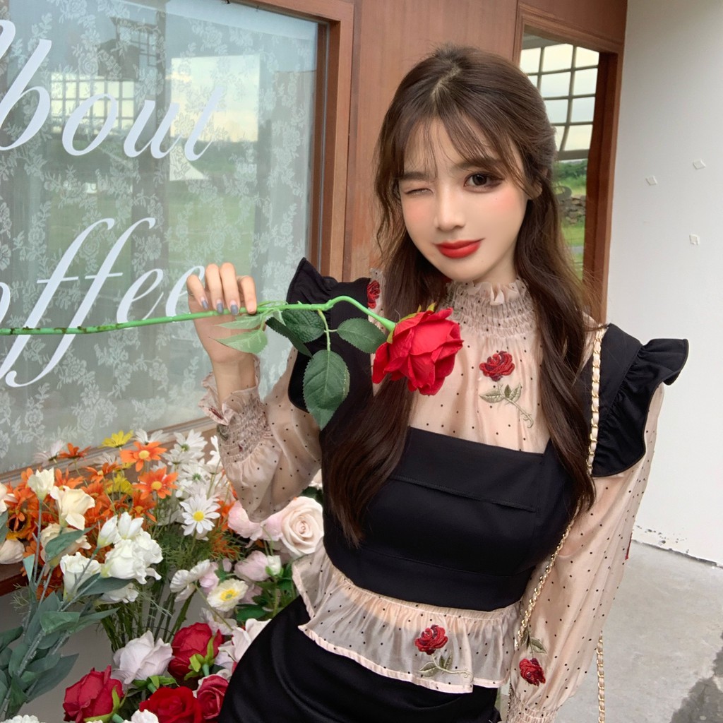 Set áo voan cổ cao thêu hoa hồng phối áo croptop đen (có hình thật)