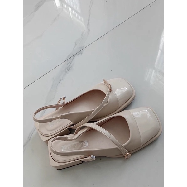 Pass nhanh xăng đan màu be size 37