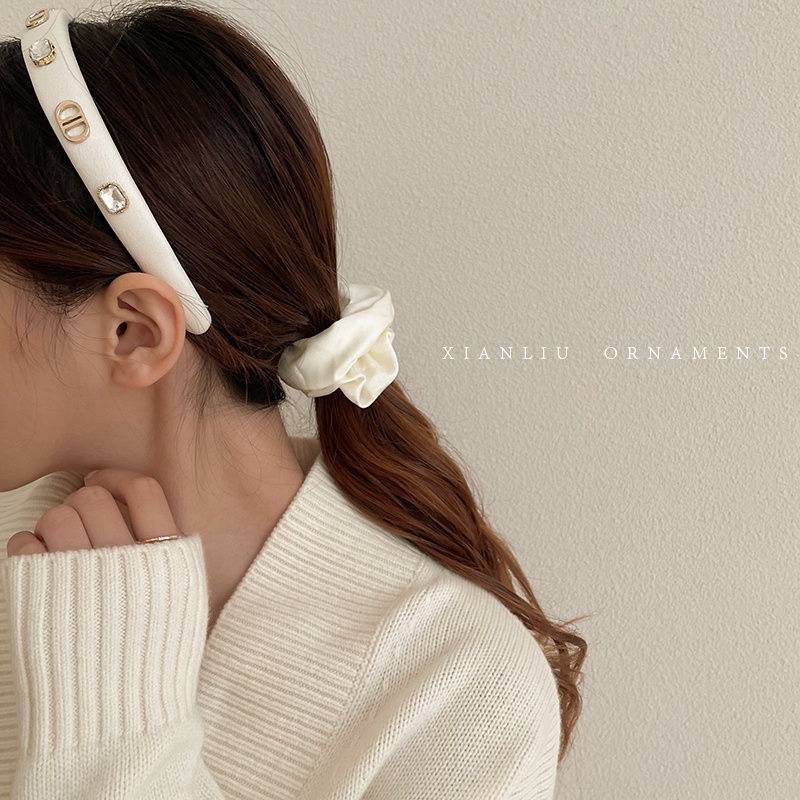Kẹp Tóc Mũi Heo Đính Kim Cương Giả Dễ Phối Đồ Cho Nữ