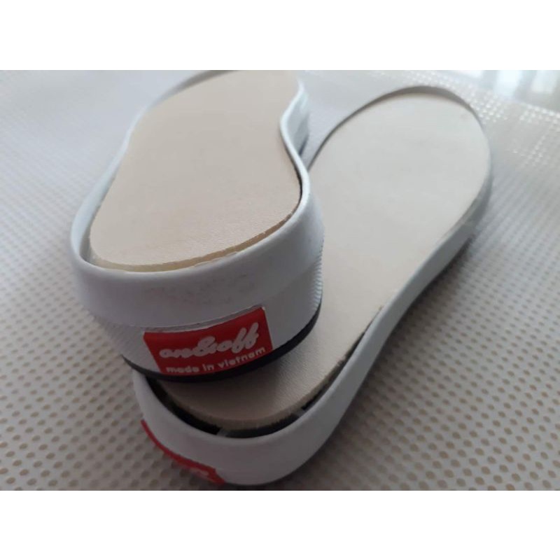 đế giày bata màu trắng cao 4p