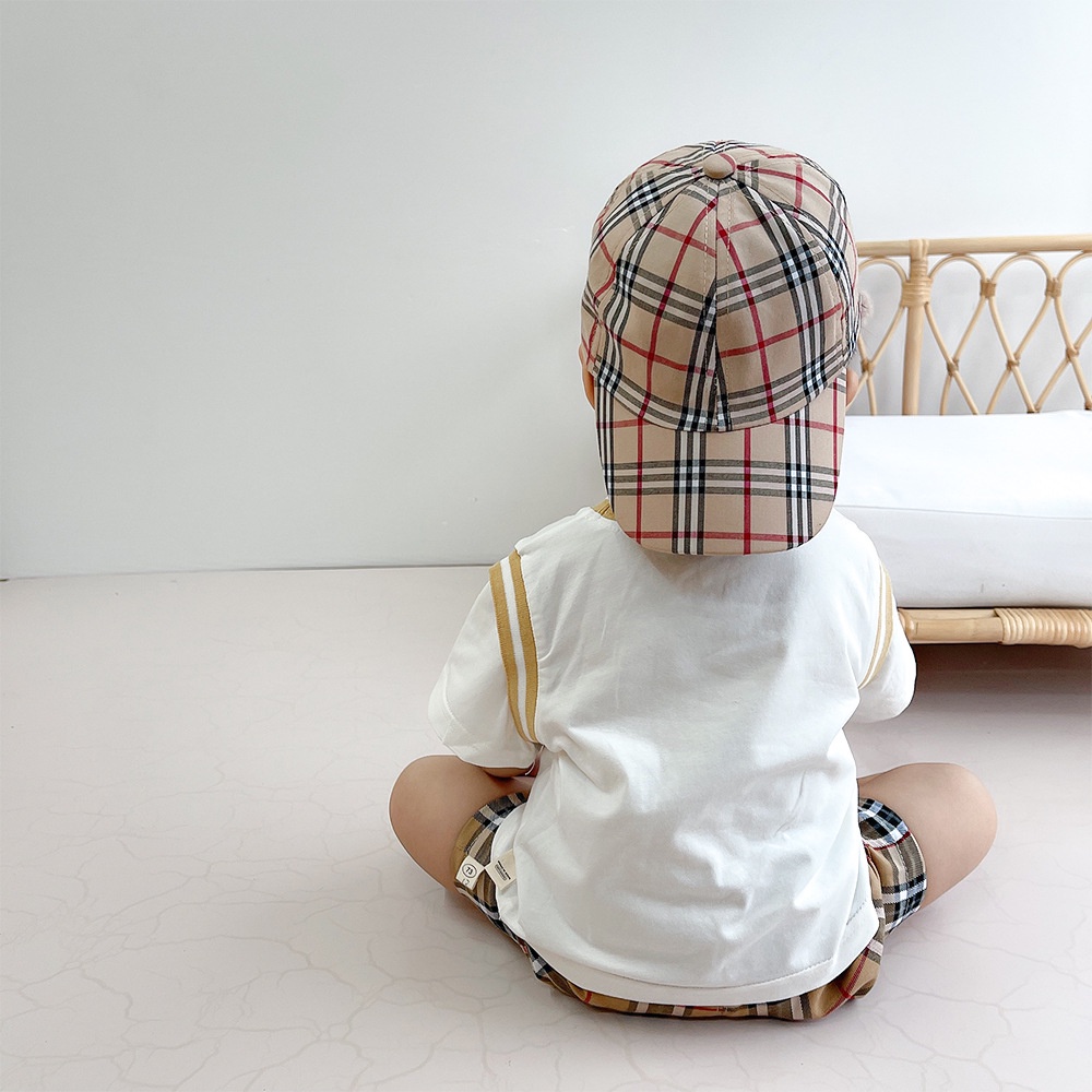 Bộ quần áo bé trai, Set Áo phông cộc tay in hình gấu và Quần short kẻ ca rô kèm Mũ lưỡi trai ca rô cho bé từ 7 đến 18 kg