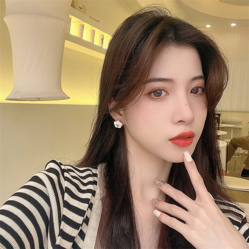 Khuyên tai kẹp không bấm lỗ chốt cố định K088 bằng hợp kim mạ vàng hình bông hoa bigsize dáng ngắn Leous Accessories