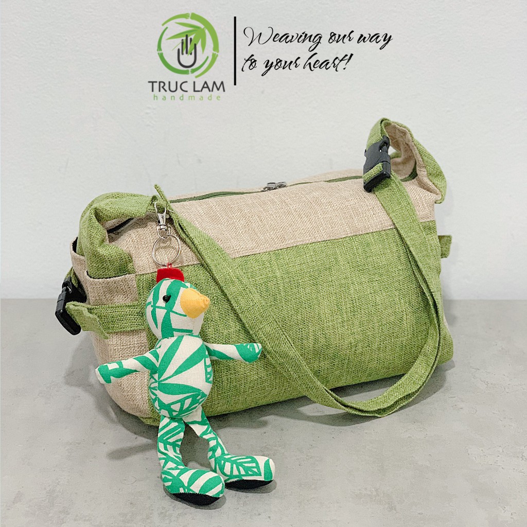 Túi Trống Túi Du Lịch Đeo Chéo Vải Gai Gắn Thú Nhồi Bông - Trúc Lâm Handmade