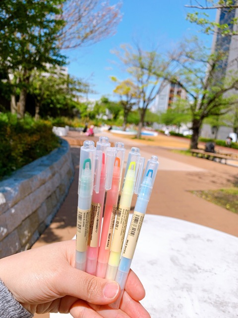 Bút đánh dấu highlight MUJI 2 đầu