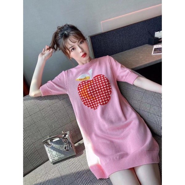 Đầm len hình quả táo Gucci GG GC màu hồng siêu xinh