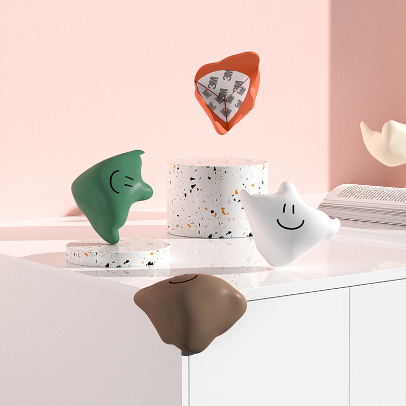 Bọc góc cạnh bàn bằng silicon bảo vệ an toàn cho bé