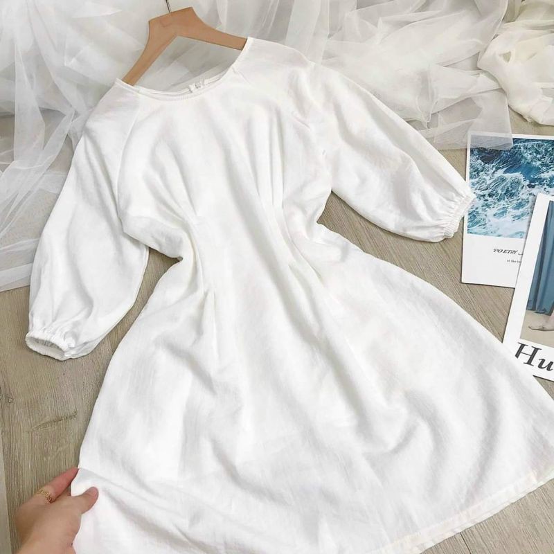 Đầm trắng li eo