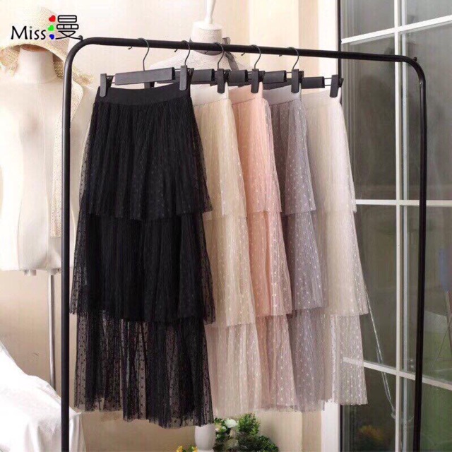 Chân váy tầng chấm bi