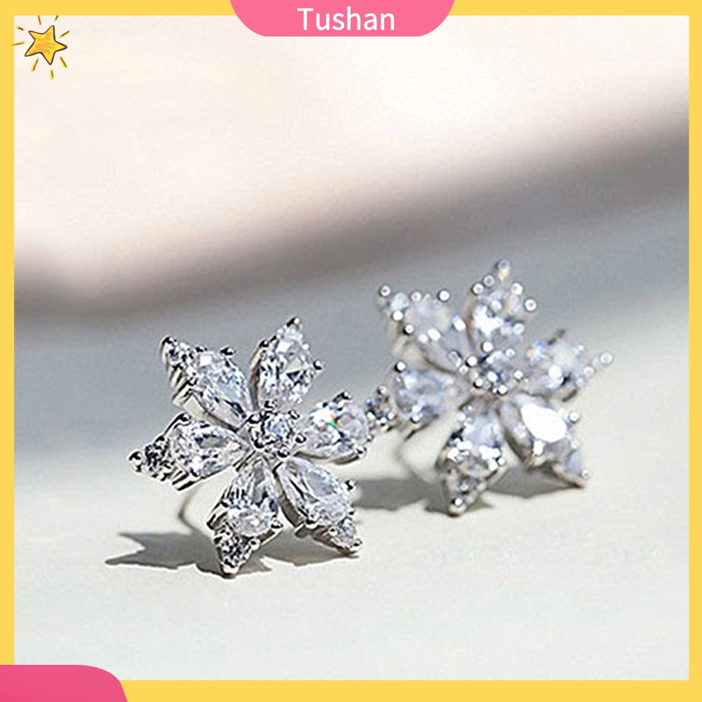 Đôi bông tai hình hoa tuyết đính đá sang trọng nữ tính