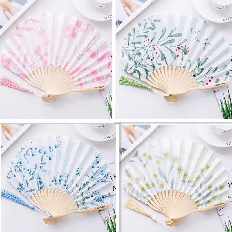 Quạt xếp giấy cầm tay đi chùa, quạt hầu đồng chụp ảnh siêu xinh, nhỏ gọn