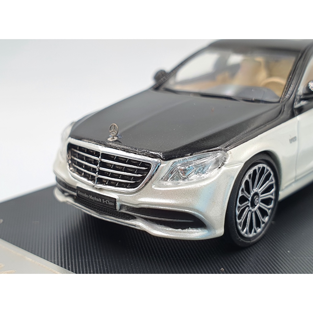 Xe Mô Hình Mercedes-Maybach S-Class 1:64 Master (Trắng Mui Đen)