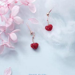 Bông tai thả tim đỏ