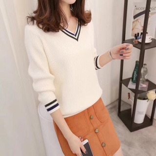 Áo len cổ tim viền kẻ