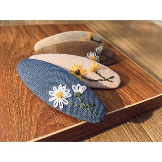 Kẹp thêu hoa cúc đơn giản