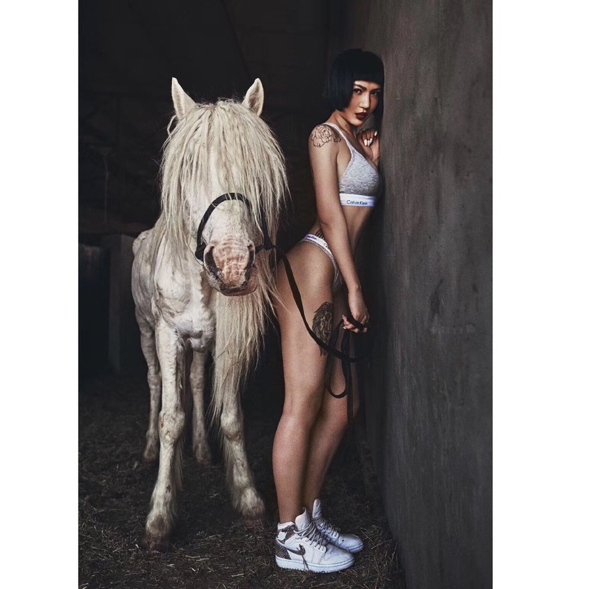 Set Áo Ngực Thể Thao Không Gọng + Quần Lót Cùng Hoạ Tiết