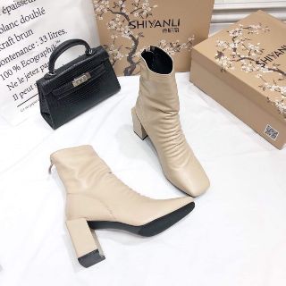 Bốt nhăn gót trụ cực chất