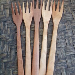 Zĩa  gỗ dùng ăn hoa quả( 1 chiếc)