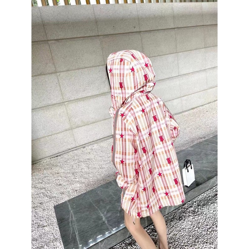 Set trang phục thể thao cho nữ Burberry BBR cao cấp gồm áo khoác có mũ và quần shorts hoạ tiết kẻ nhiều màu