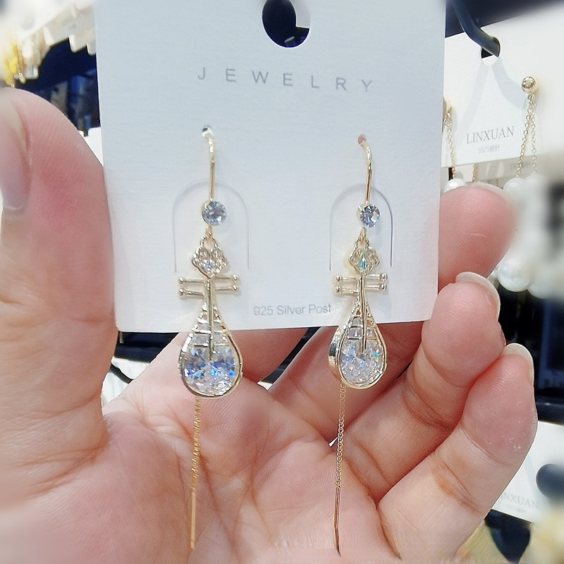 Bông Tai Dáng Dài Đính Kim Cương Phong Cách Retro Thanh Lịch