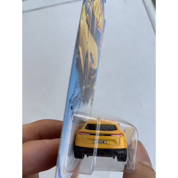 Xe Hot Wheels '17 Lamborghini Urus