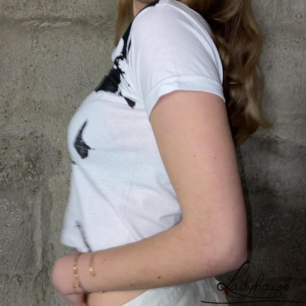 Áo thun tay ngắn cổ tròn in hình chân dung dành cho nữ