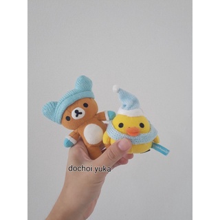 Gấu bông Rilakkuma và gà Kiroiitori đội nón len xanh