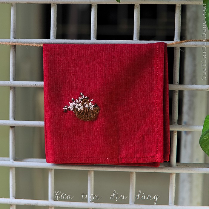 Khăn tay  vải linen thêu thủ công - mẫu Giỏ Hoa