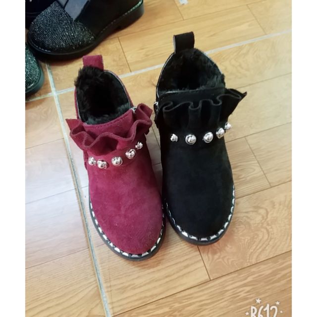 Boot bé gái